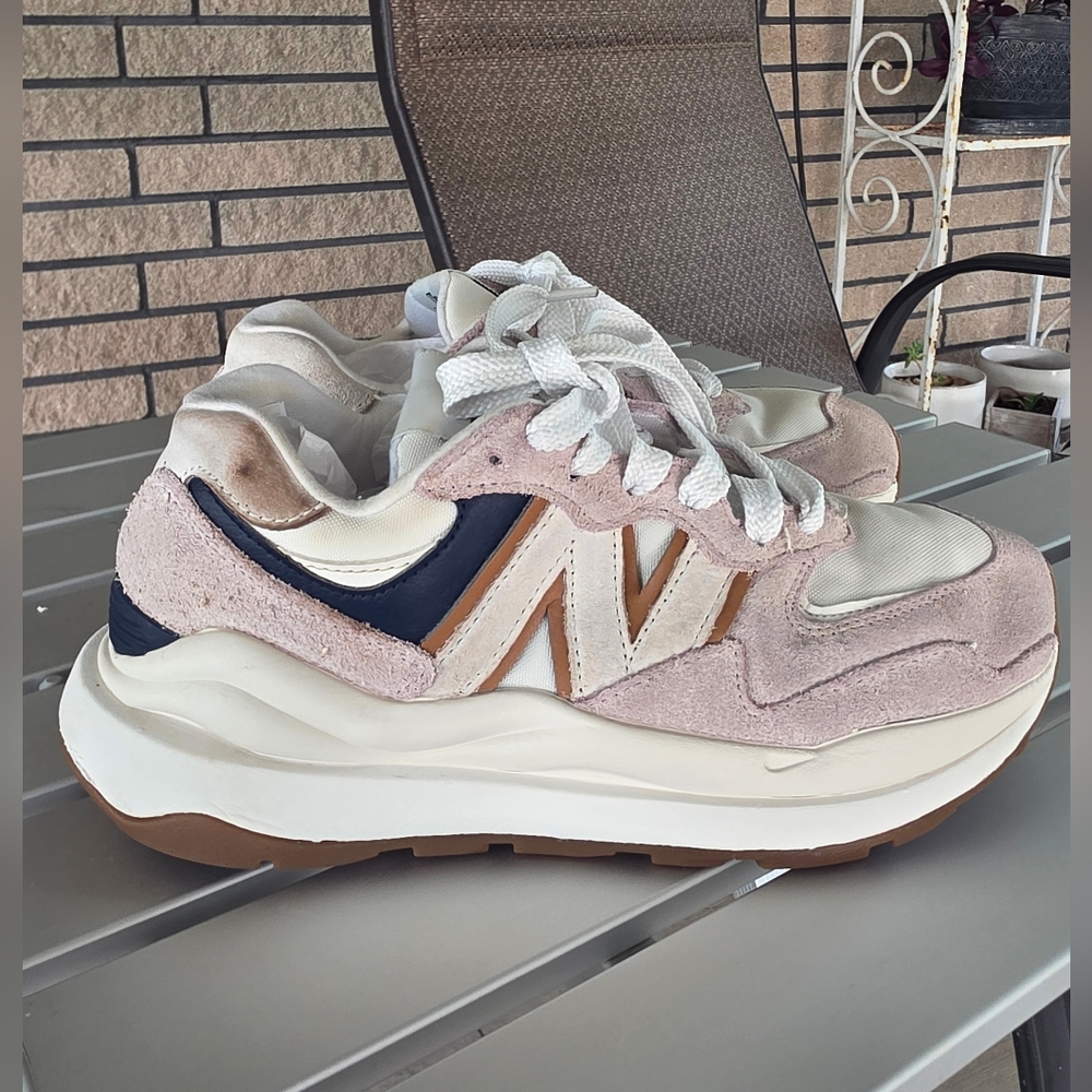 New Balance 57/40 Pink and White Sneakers for Everyday Comfort - Picture 5 of 15